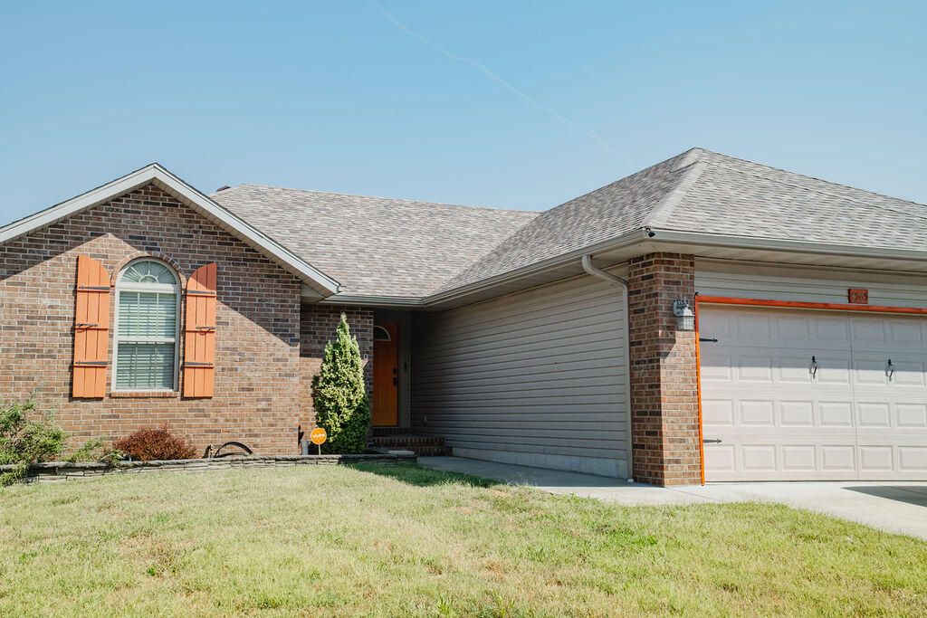 4565 W Greenridge Street, Springfield, MO 65807