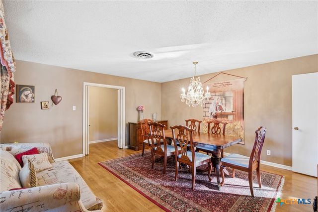 911 W Constitution Street, Victoria, TX 77901