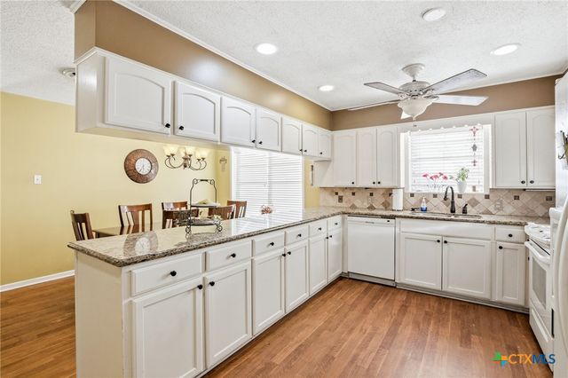 911 W Constitution Street, Victoria, TX 77901