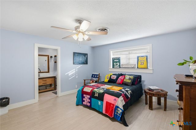 911 W Constitution Street, Victoria, TX 77901