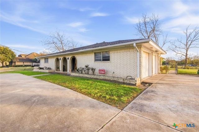 911 W Constitution Street, Victoria, TX 77901