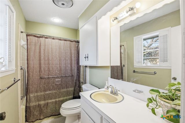 911 W Constitution Street, Victoria, TX 77901