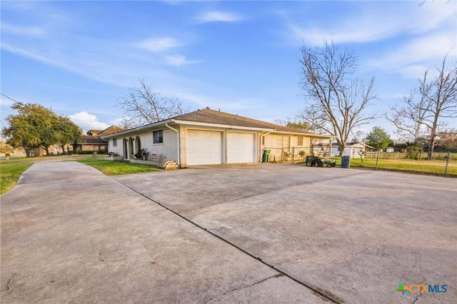 911 W Constitution Street, Victoria, TX 77901