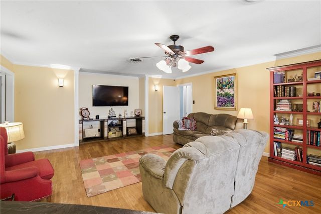 911 W Constitution Street, Victoria, TX 77901