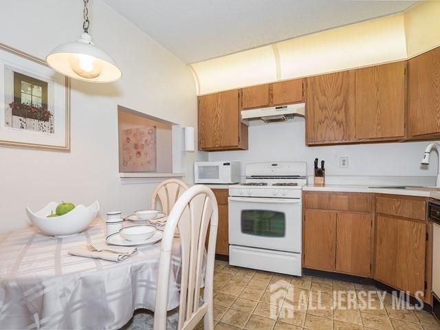 395 Lancaster Court, Piscataway, NJ 08854