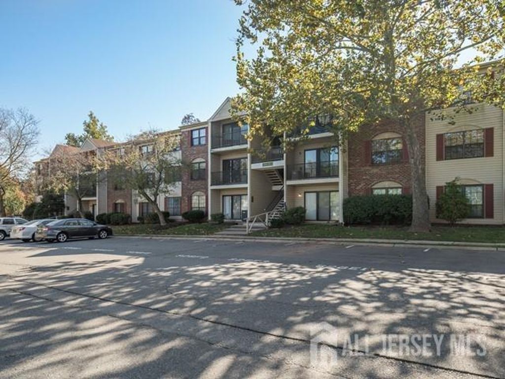 395 Lancaster Court, Piscataway, NJ 08854