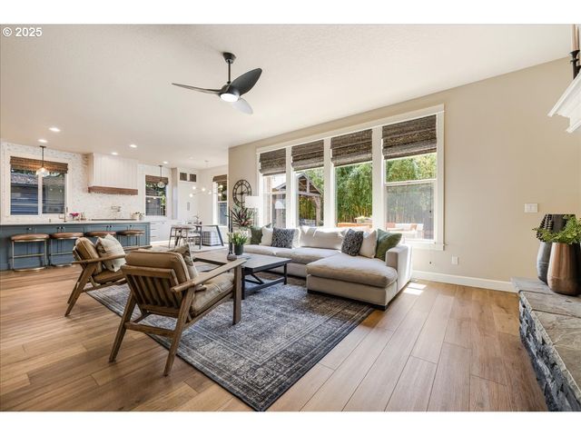 8614 Sw LOGAN Ln, Tualatin, OR 97062