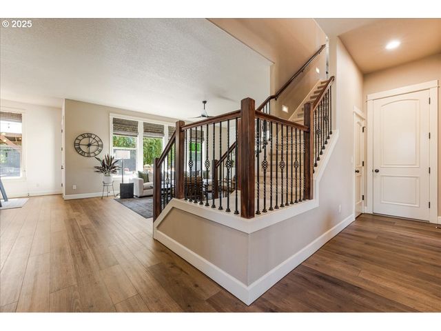 8614 Sw LOGAN Ln, Tualatin, OR 97062