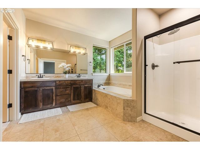 8614 Sw LOGAN Ln, Tualatin, OR 97062