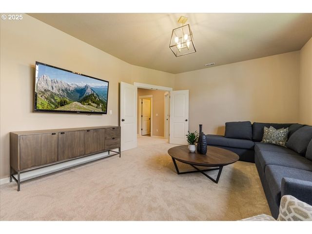8614 Sw LOGAN Ln, Tualatin, OR 97062