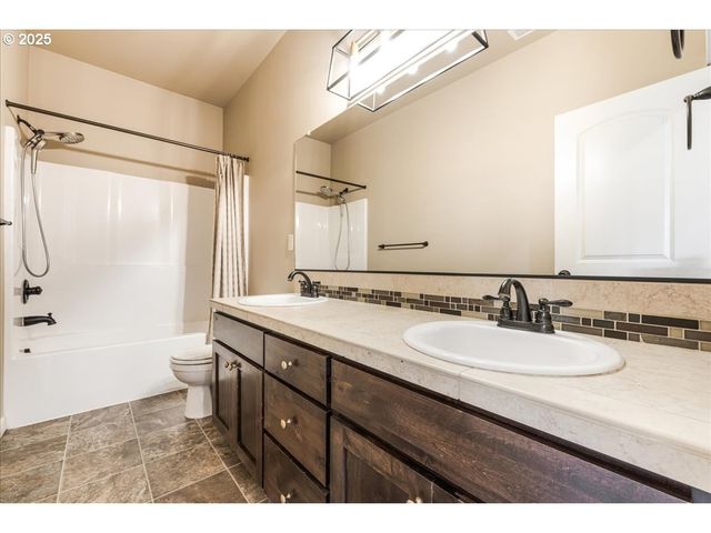 8614 Sw LOGAN Ln, Tualatin, OR 97062