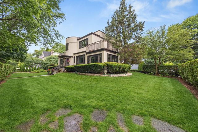 301 W Cossitt Avenue, La Grange, IL 60525
