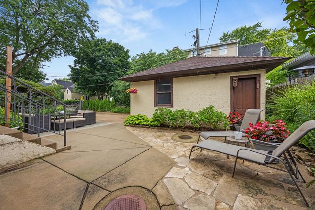 301 W Cossitt Avenue, La Grange, IL 60525