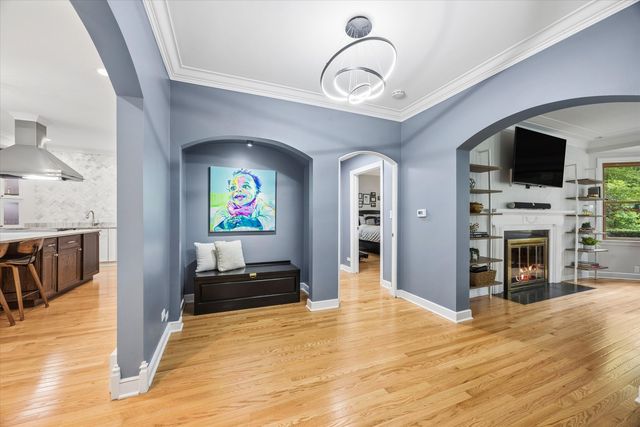 301 W Cossitt Avenue, La Grange, IL 60525