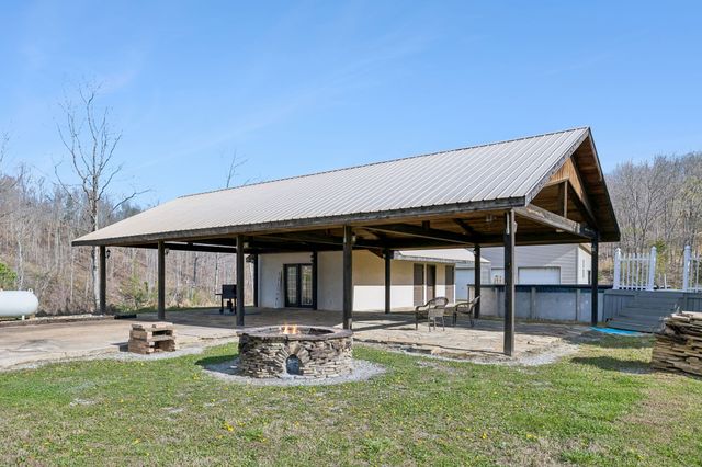 635 Cane Creek Rd, Hohenwald, TN 38462