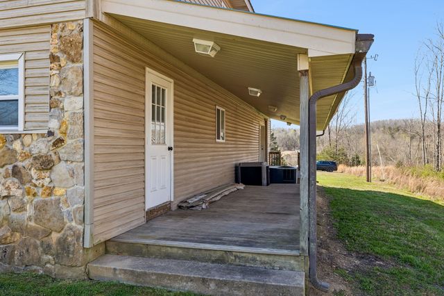 635 Cane Creek Rd, Hohenwald, TN 38462