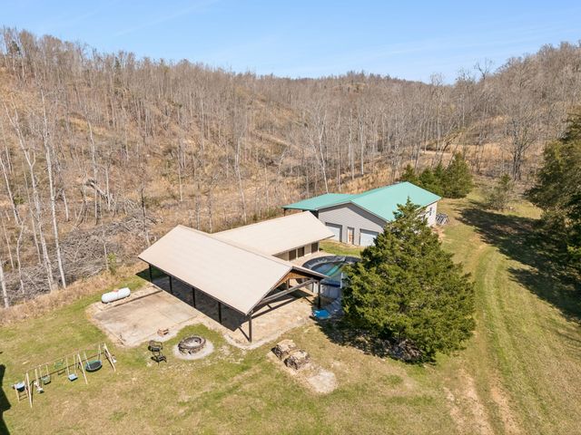 635 Cane Creek Rd, Hohenwald, TN 38462