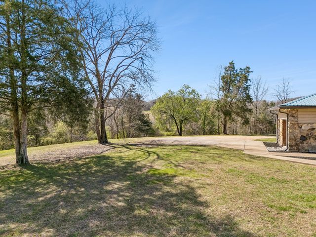 635 Cane Creek Rd, Hohenwald, TN 38462