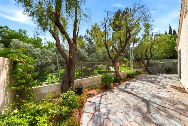 9765 Floweret Avenue, Las Vegas, NV 89117