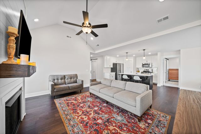 333 Frontier Dr, Clarksville, TN 37043