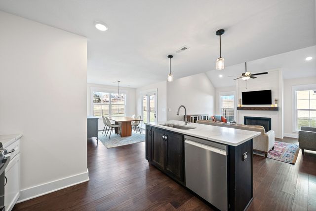 333 Frontier Dr, Clarksville, TN 37043