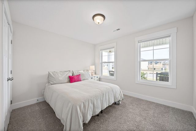 333 Frontier Dr, Clarksville, TN 37043