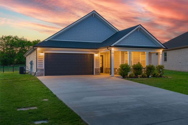 333 Frontier Dr, Clarksville, TN 37043