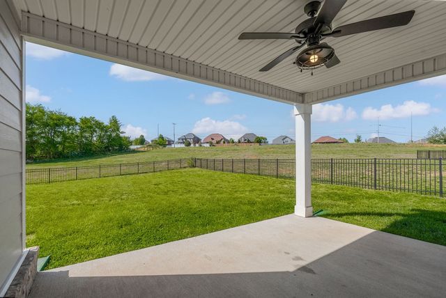 333 Frontier Dr, Clarksville, TN 37043