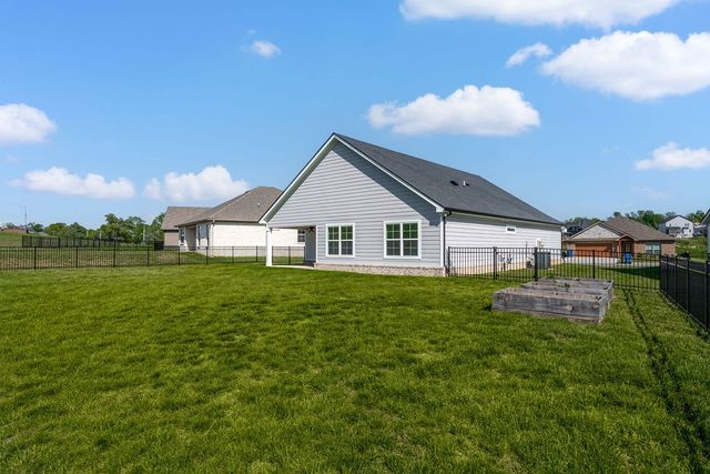 333 Frontier Dr, Clarksville, TN 37043