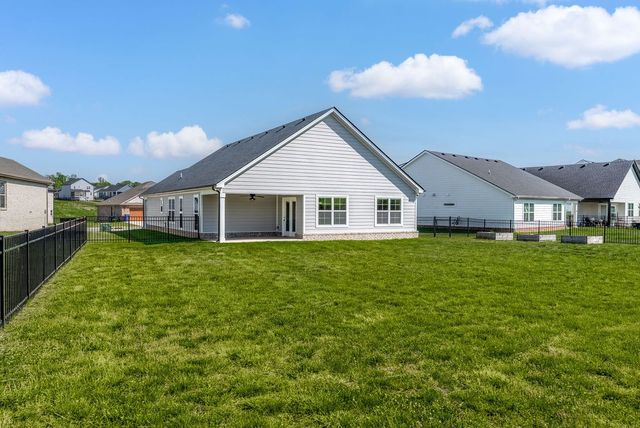 333 Frontier Dr, Clarksville, TN 37043