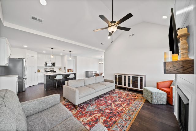 333 Frontier Dr, Clarksville, TN 37043