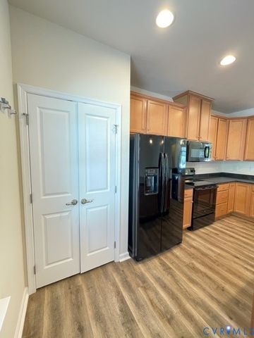 8107 Creekside Village Dr, Mechanicsville, VA 23111