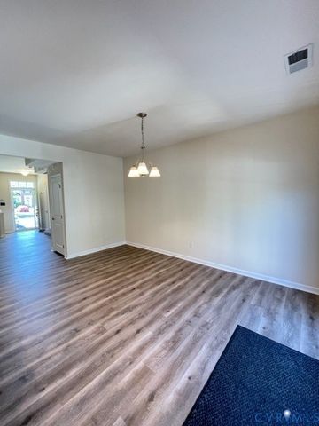 8107 Creekside Village Dr, Mechanicsville, VA 23111