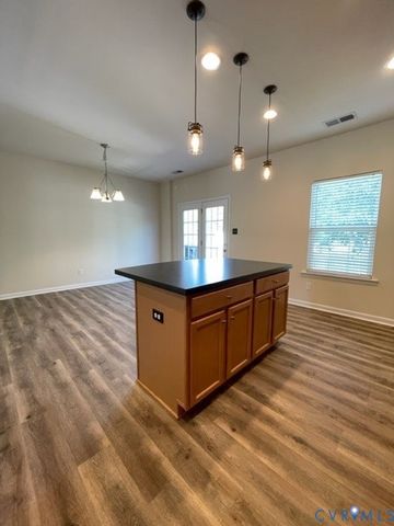 8107 Creekside Village Dr, Mechanicsville, VA 23111