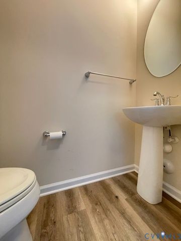 8107 Creekside Village Dr, Mechanicsville, VA 23111