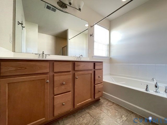 8107 Creekside Village Dr, Mechanicsville, VA 23111