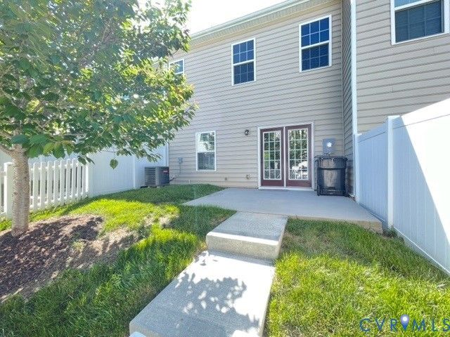 8107 Creekside Village Dr, Mechanicsville, VA 23111