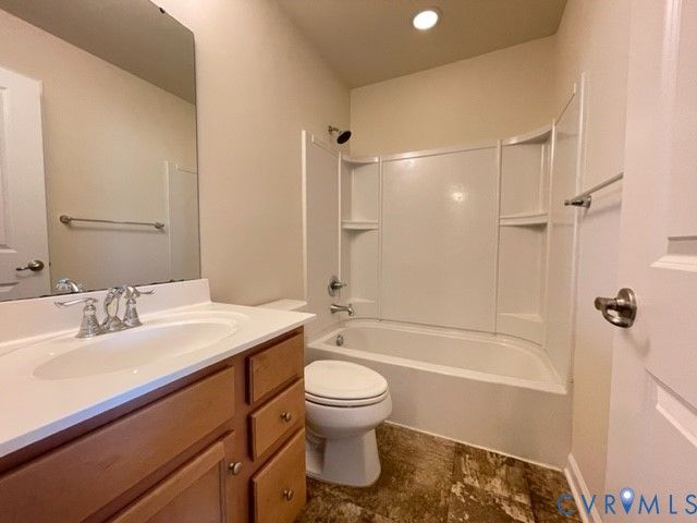 8107 Creekside Village Dr, Mechanicsville, VA 23111