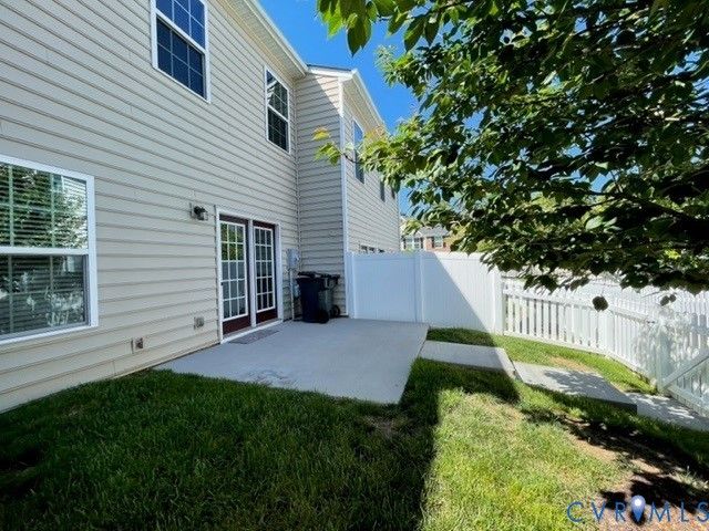 8107 Creekside Village Dr, Mechanicsville, VA 23111