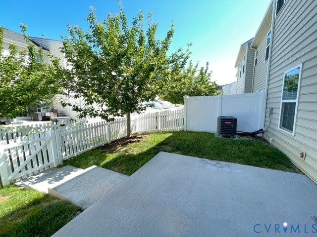 8107 Creekside Village Dr, Mechanicsville, VA 23111