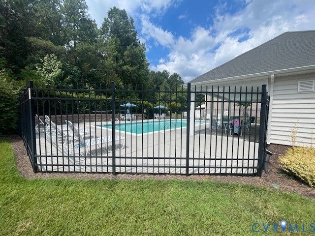 8107 Creekside Village Dr, Mechanicsville, VA 23111