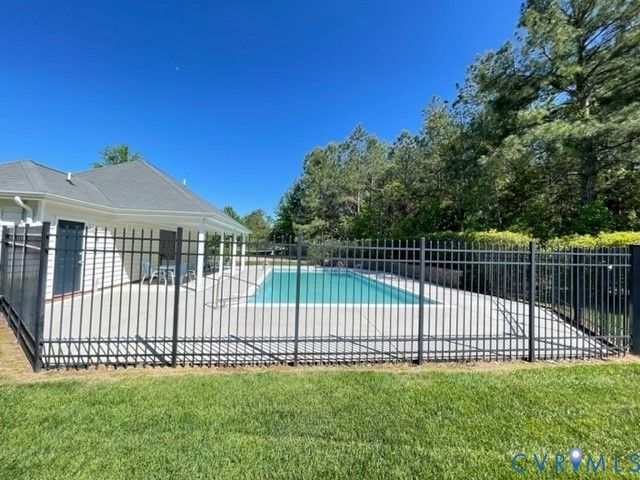 8107 Creekside Village Dr, Mechanicsville, VA 23111