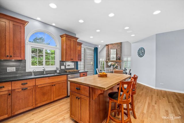 3811 Sunburst Lane, Naperville, IL 60564