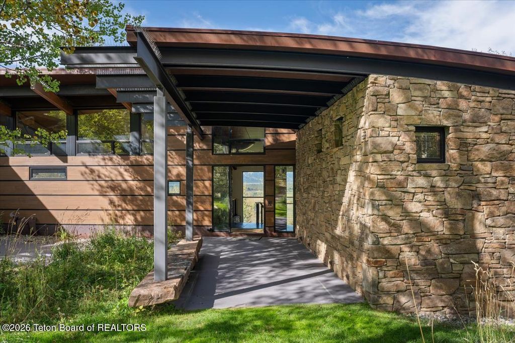525 INDIAN SPRINGS Drive, Jackson, WY 83001 photo 2
