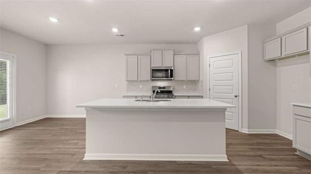 200 Friendship Oak Way, Hampton, GA 30228