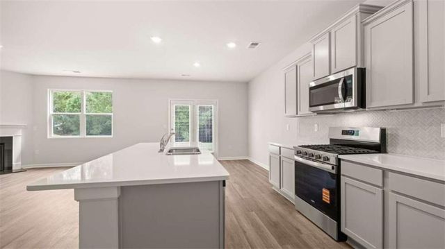200 Friendship Oak Way, Hampton, GA 30228