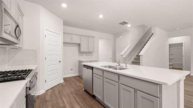 200 Friendship Oak Way, Hampton, GA 30228