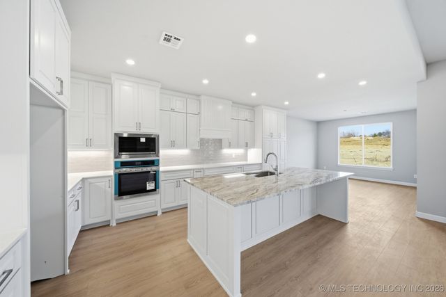 28019 E 107th Street S, Coweta, OK 74429