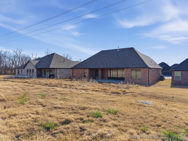 28019 E 107th Street S, Coweta, OK 74429