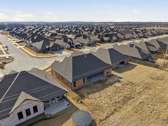 28019 E 107th Street S, Coweta, OK 74429